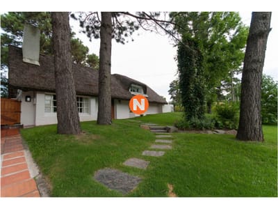 Casa en Venta y Alquiler, Pinares, Punta del Este.