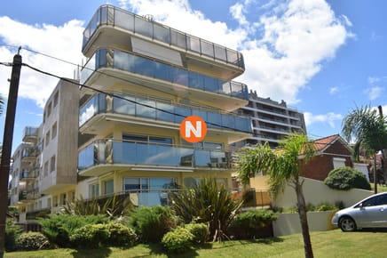 DEPARTAMENTO EN PUNTA DEL ESTE , PLAYA BRAVA  ,  IMPECABLE