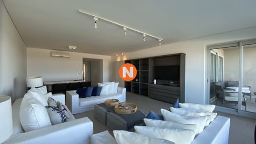 Exclusivo Apartamento de 2 dormitorios frente a Playa Brava Punta del Este
