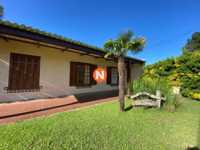 Casa de tres dormitorios en suite, dependencia de servicio y parrillero alquiler en La Barra
