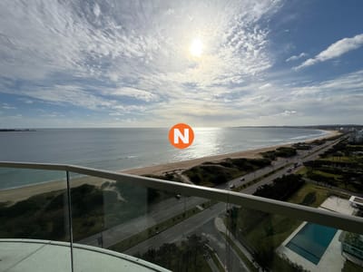 Venta apartamento tres dormitorios mas dependencia Punta del Este edificio Fendi Chateau primera linea Mansa