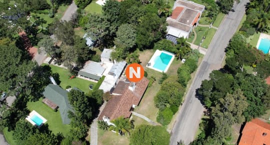En venta casa en Barrio Golf, Punta del Este de 6 dormitorios.