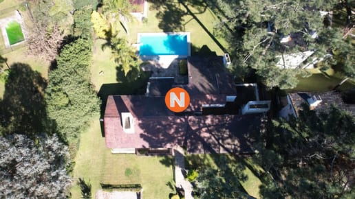 Muy buena propiedad en venta, 5 dormitorios en barrio Cantegril, Punta del Este