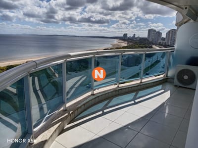 Apartamento en venta y Alquiler, Mansa, Punta del Este, 3 Dormitorios.
