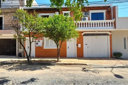 Casa con Piscina Bo. Bernardino Caballero Asunción