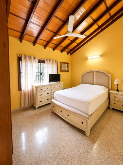 Vendo amplia casa en Fernando de la Mora zona Sur 