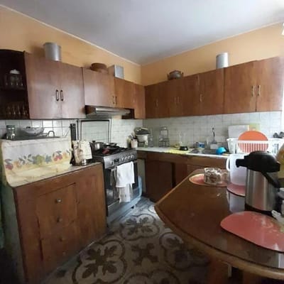 VENTA DE CASA EN ESQUINA FRENTE A PARQUE - CERCADO DE LIMA
