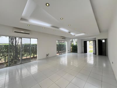 CASA EN ALQUILER DE 5 DORMITORIOS EN COND. LOS PARQUES  