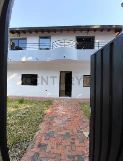 VENO CASA EN BARRIO LAS GOLONDRINAS-LOMA PYTA