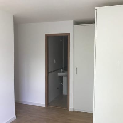 Vendo Apartamento 2 dormitorios Con Renta sobre la calle Canelones a metros de la Rambla, el Teatro Solís, Plaza Independencia