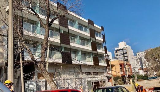Alquiler Apartamentos Ambiente a estrenar c Patio verde Pocitos para vivienda u oficinas a pasos de la Rambla, WTC