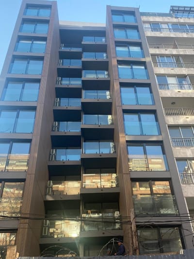 Venta Local Comercial en P. Berro centro Pocitos Ambientes y 1 dormitorio, Piscina, Gym, Bbca.