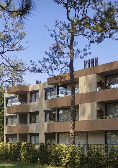 Carrasco, complejo cerrado con apartamentos y casas de 2 y 3 dormitorios a estrenar en Zona de Colegios. Amenities