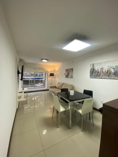 Alquiler Apartamento Av Brasil 2 dormitorios con Muebles, patio con Parrillero en Pocitos