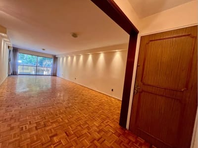 Venta de Apartamento en Villa Biarritz de 4 dormitorios a 20 metros de la Rambla Gandhi con Patio y Parrillero