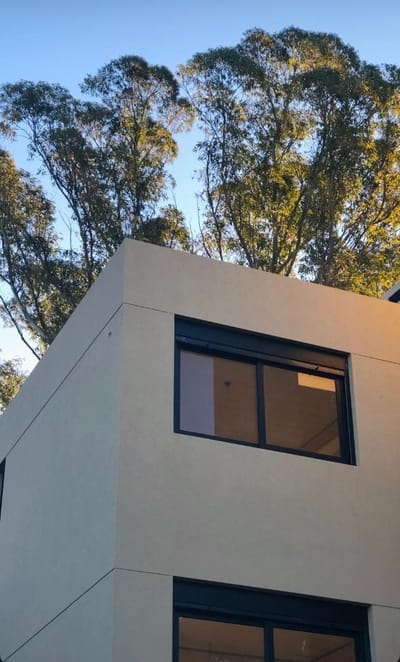 Carrasco, complejo cerrado con apartamentos y casas de 2 y 3 dormitorios a estrenar en Zona de Colegios. Amenities