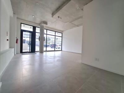 Local Comercial en La Blanqueada en un entorno barrial con excelente conectividad y servicios