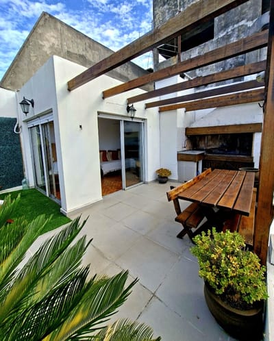 Venta Penthouse dúplex en el centro de Pocitos con 3 dormitorios · Gran terraza con parrillero · Garage