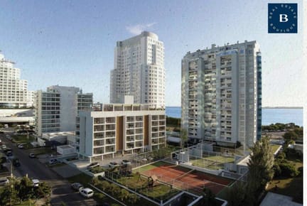 Apartamentos en Parada 5 de Playa Mansa con unidades Ambientes, 1 y 2 dormitorios , Punta del Este.