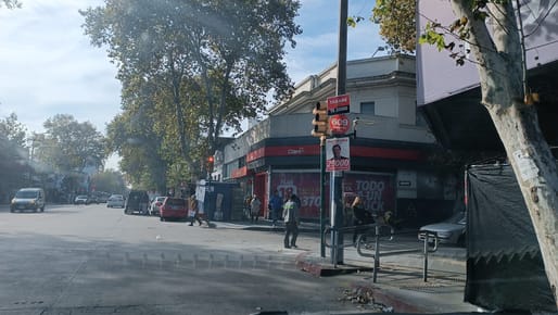 LOCAL COMERCIAL 8 DE OCTUBRE Y CIPRIANO MIRO