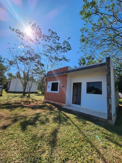 Vendo Casa en Itauguá | 2 Dormitorios | Apta para Crédito Bancario
