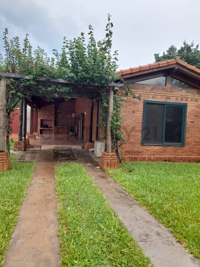 Amplia Casa en Venta Barrio Loma Merlo , Luque