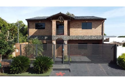 VENTA DE HERMOSA CASA EN SAN LORENZO CON PISCINA