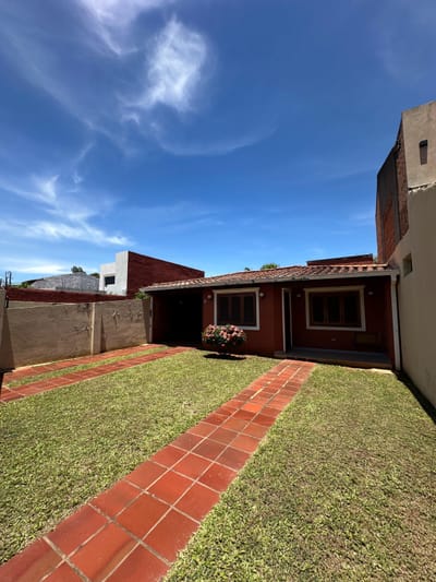 FDO ZONA NORTE, EN VENTA, CASA DE 3 HABITACIONES, TODA EN PLANTA BAJA 