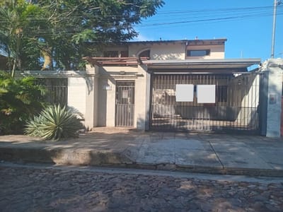 EN VENTA CASA DE 3 DORMITORIOS EN BARRIO SAN JORGE
