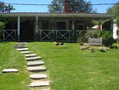Alquiler Anual Casa En Paradas De Playa Mansa,3 Dormitorios.