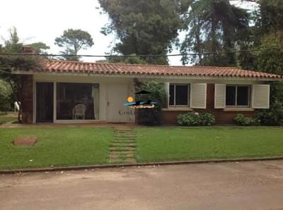 Alquiler Anual Hermoso Chalet Clasico De 3 Dormitorios + Dependencia Con Baño En La Mansa!!