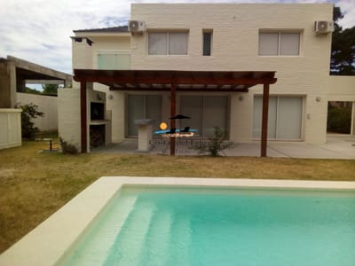 Alquiler Temporada 2022/23 Casa De 4 Dormitorios Y Piscina Climatizada A Metros De La Playa!!