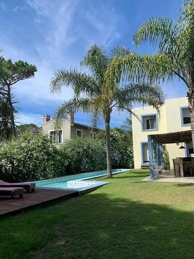Casa en alquiler de 4 dormitorios c/ cochera en La Barra