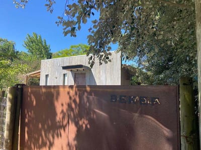 Casa en alquiler temporario de 3 dormitorios c/ cochera en La Barra