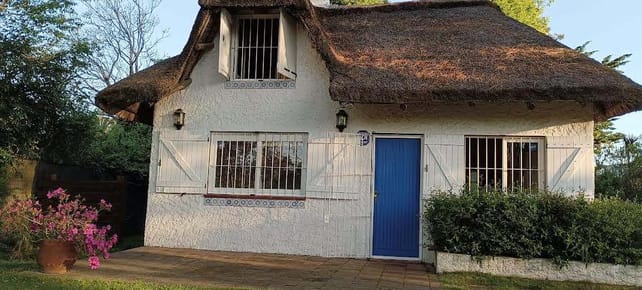 Casa en alquiler de 3 dormitorios c/ cochera en Rincón del Indio