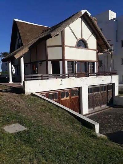 Casa en alquiler de 3 dormitorios c/ cochera en Pinares
