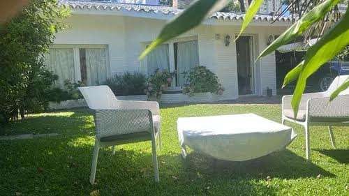 Casa en alquiler de 4 dormitorios c/ cochera en Playa Mansa