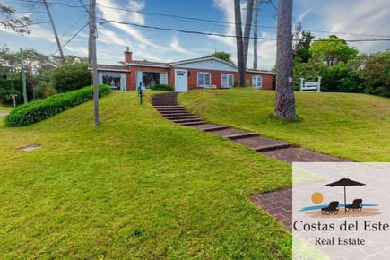 Casa en alquiler temporario de 4 dormitorios c/ cochera en San Rafael
