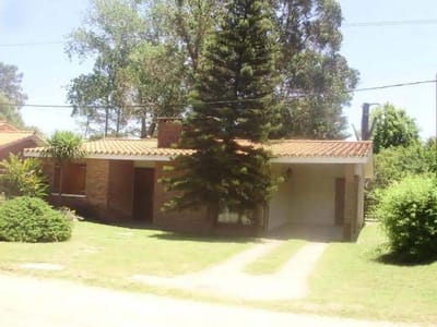 Casa en alquiler c/ cochera en Playa Mansa