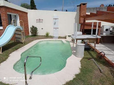 Casa en alquiler c/ cochera en Las Delicias