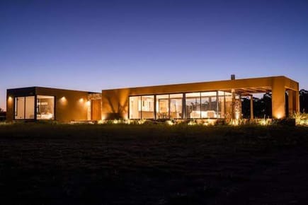 Casa en alquiler c/ cochera en Playa Mansa