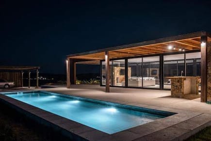 Exclusiva Casa en Alquiler Anual (12 meses) en Laguna de los Cisnes: Lujo, Confort y Entretenimiento con Barbacoa, Piscina y Cochera.