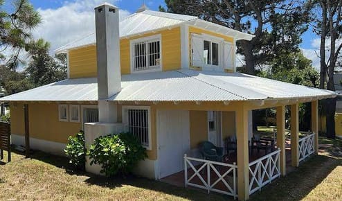 Casa en alquiler temporario c/ cochera en La Barra