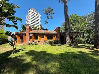 Casa en alquiler c/ cochera en Cantegril