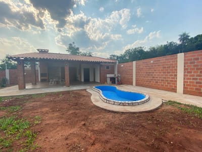 Coqueto Chalet Con Pequeña Piscina en Capiata