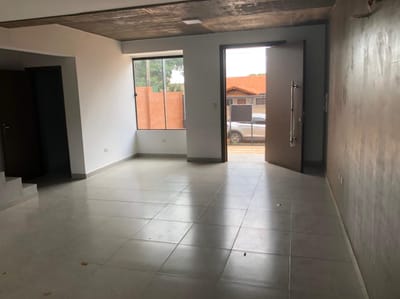 Vendo Duplex en Luque. Zona Loma Merlo. 