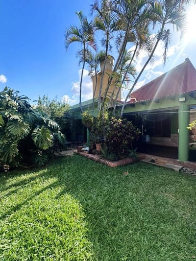 VENDO CASA DE CUATRO DORMITORIOS EN BARRIO LAURELTY DE SAN LORENZO