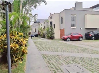 Linda casa en Condominio, cerca a Chacarilla , alt. cdra. 13 de Velasco Astete.