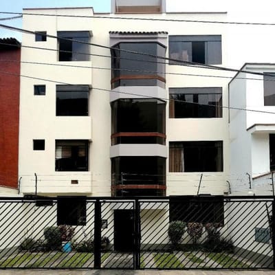 Departamento frente a parque  109 mt, en Los Álamos, Monterrico, Surco.