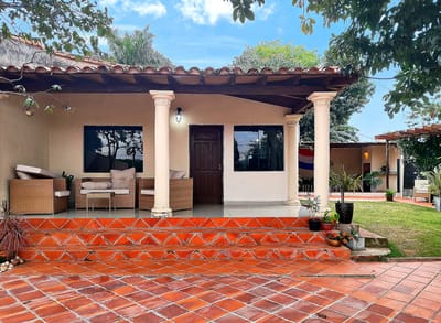 Casa con salón comercial en Villa Elisa - 2 dormitorios, 360 m² de terreno